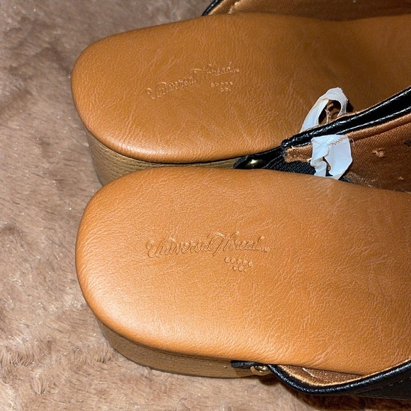 Universal Threads Clogs with gold rivets-excellent condition.Size 6.Comfortable - Picture 5 of 7
